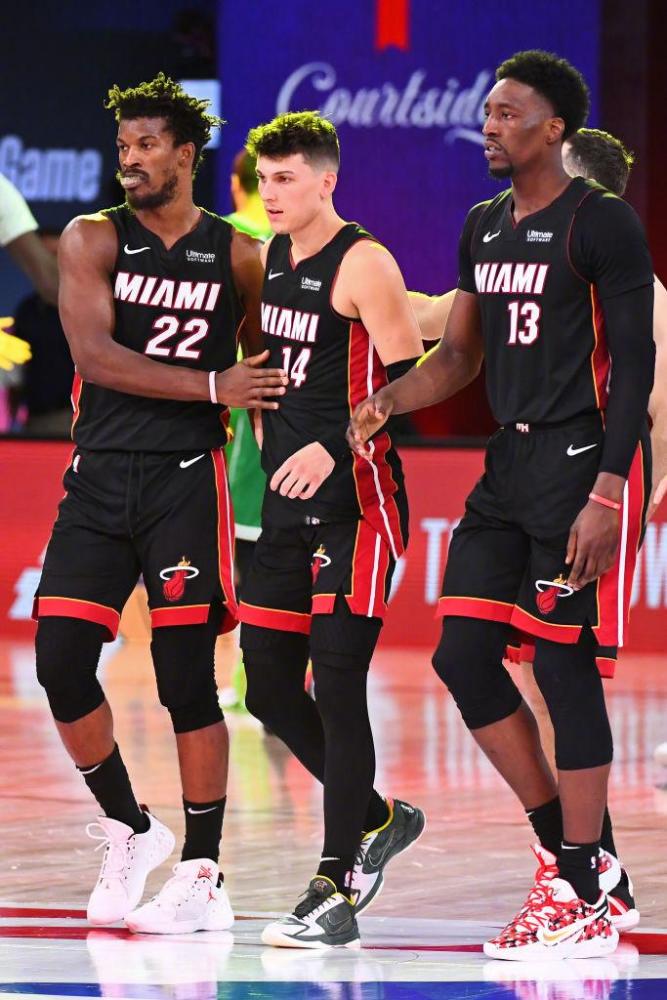 假动作晃过 假动作晃过