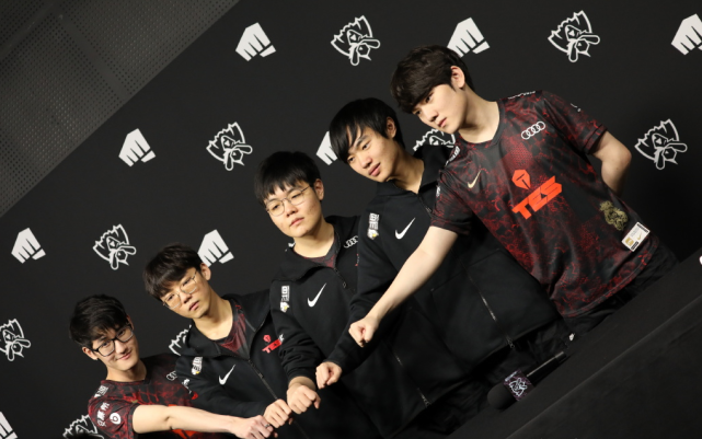 轻对手展现 轻对手展现