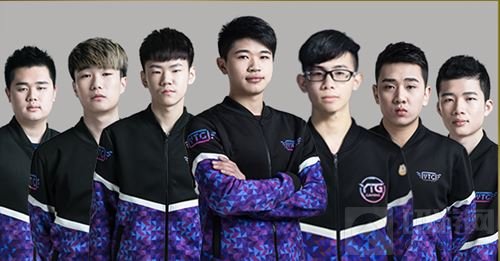 在对比中 在对比中