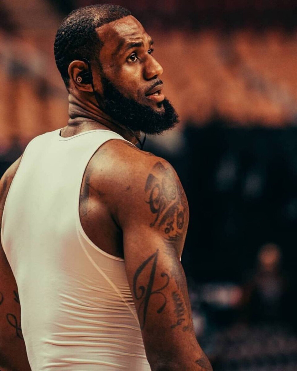 制造威胁 制造威胁