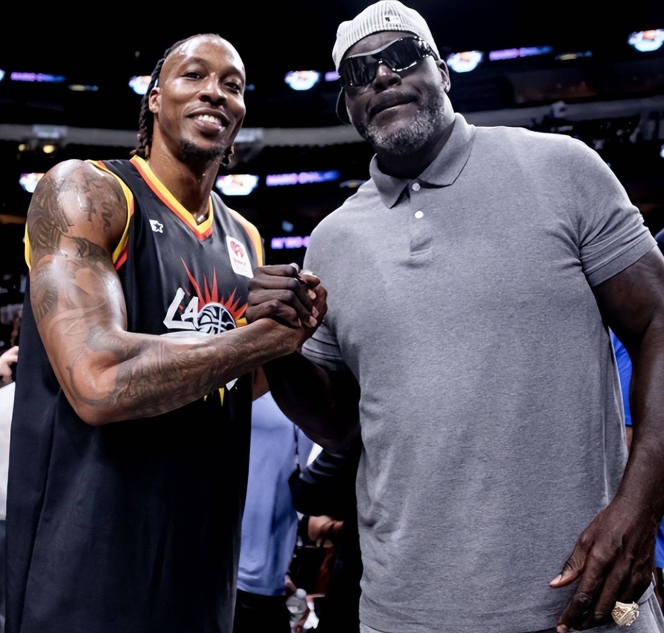 这对中老年 这对中老年